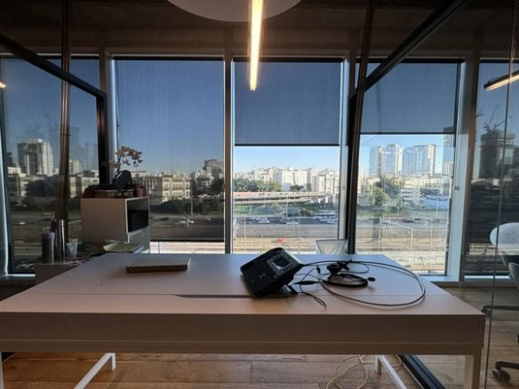 136 מר במגדל WE - חדר עבודה