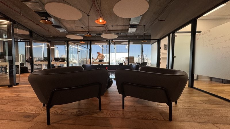 136 מר במגדל WE - לאונג'