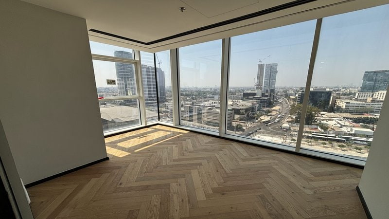 145 מר במגדל סקיי - חדר עבודה עם נוף