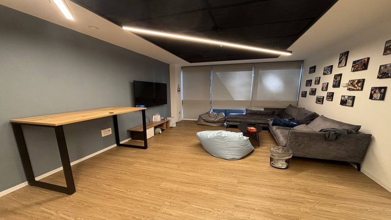 330 מר ביגאל אלון - לאונג'