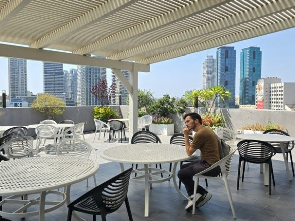 להשכרה בבית אריאל - מרפסת