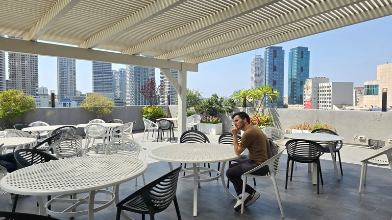 להשכרה בבית אריאל - מרפסת