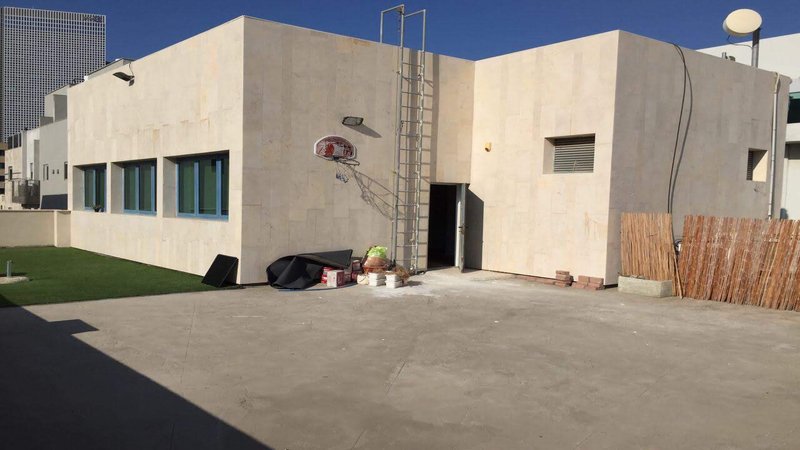 משרד עם מרפסת במונטיפיורי - מרפסת