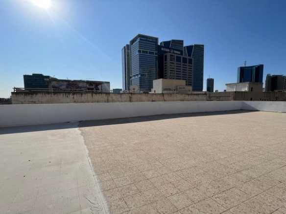 משרד קטן במונטיפיורי להשכרה - גג