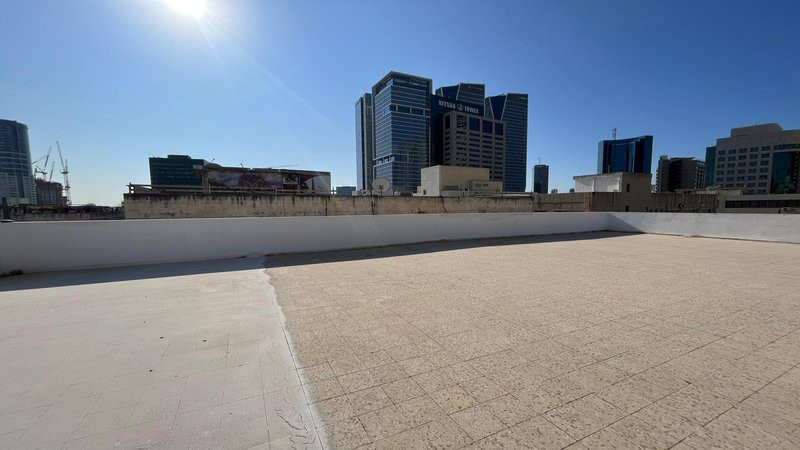 משרד קטן במונטיפיורי להשכרה - גג