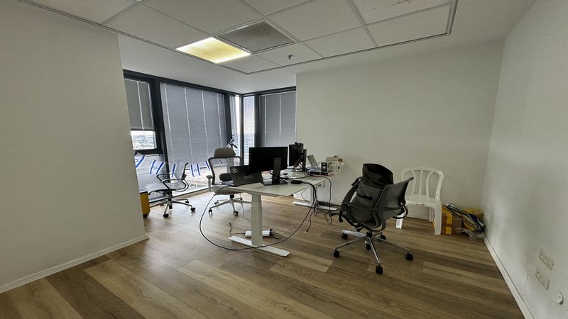 197 מר במגדלי אלון - חדר עבודה