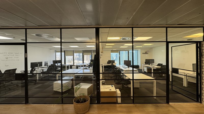 להשכרה במגדל לוינשטיין - עמדות עבודה