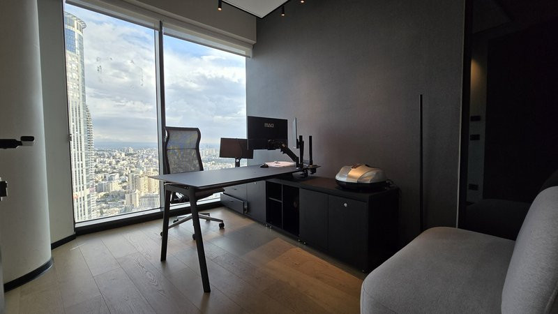 164 מר במגדל ספיר - חדר עבודה