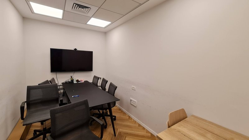 300 מר במגדלי חגג - חדר ישיבות