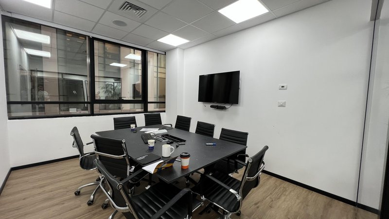 500 מר מרוהט בבית קרדן - חדר ישיבות