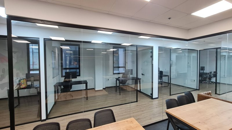 500 מר מרוהט בבית קרדן - עמדות עבודה וחדרי צוות