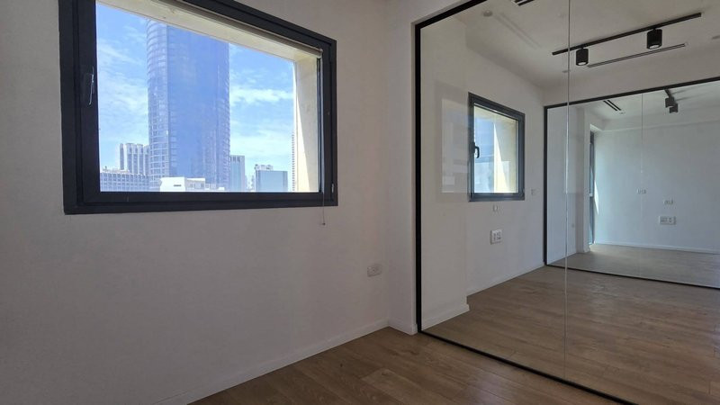 88 מר בבורסה חדר עבודה