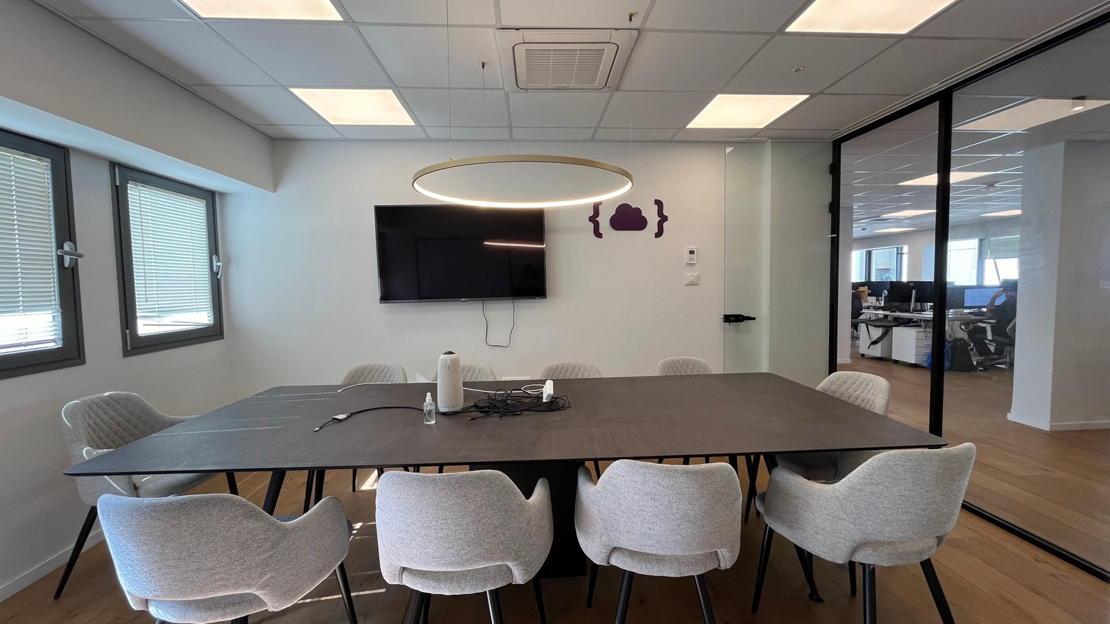 חדר ישיבות גדול משרד להשכרה 350 מר בפארק שרונה תל אביב