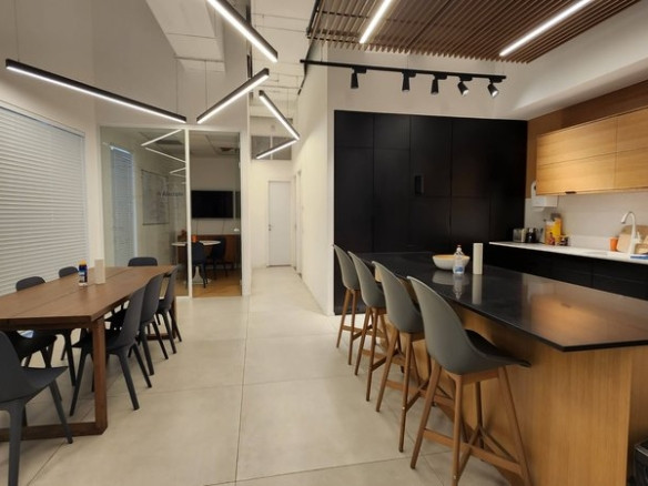 להשכרה ביגאל אלון - מטבח ופינת אוכל