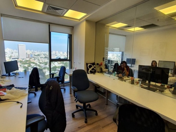 להשכרה במגדלי אלון - עמדות עבודה עם נוף קומה גבוה