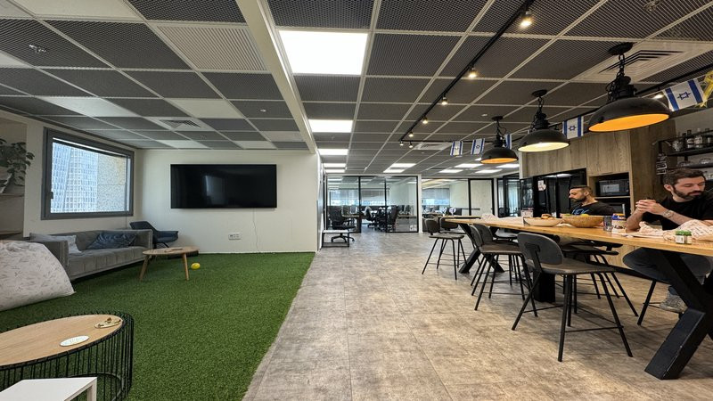 משרד מרוהט בפלטינום - מטבח ופינת אוכל