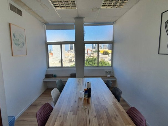 100 מר בחשמונאים - חדר ישיבות