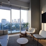 1100 מר משרד במגדל WE - פינות ישיבה