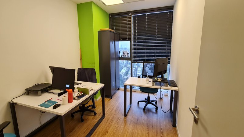 120 מר במגדלי אלון - חדר עבודה