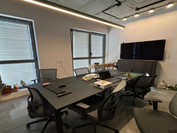 180 מר במונטיפיורי -חדר ישיבות