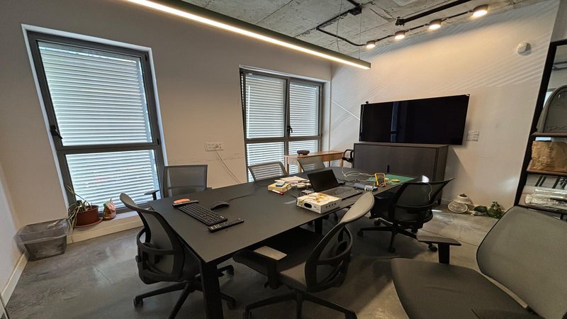 180 מר במונטיפיורי -חדר ישיבות