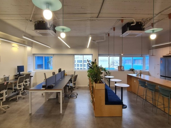 200 מר מרוהט בשרונה - עמדות עבודה