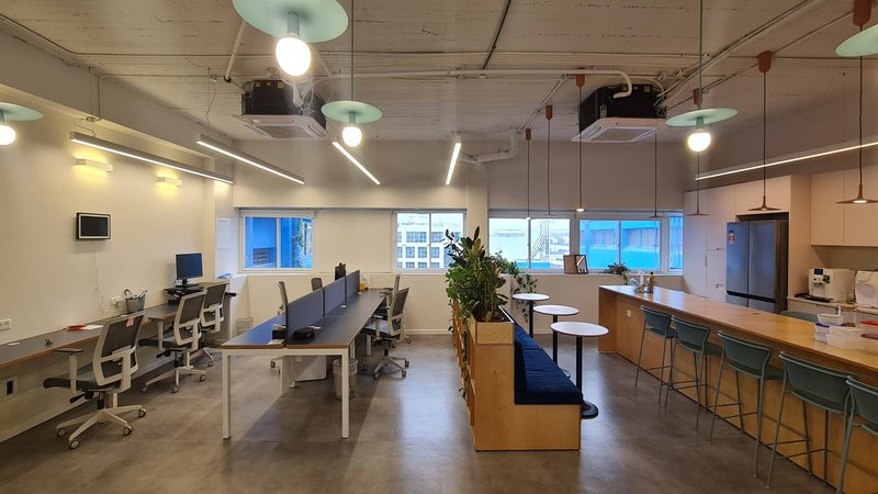 200 מר מרוהט בשרונה - עמדות עבודה