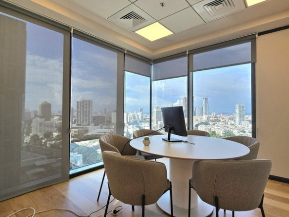 213 מר במגדל רסיטל - חדר ישיבות קטן עם נוף