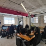 250 מר בשכונת מונטיפיורי - עמדות עבודה