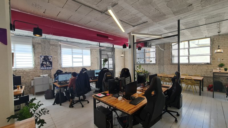 250 מר בשכונת מונטיפיורי - עמדות עבודה