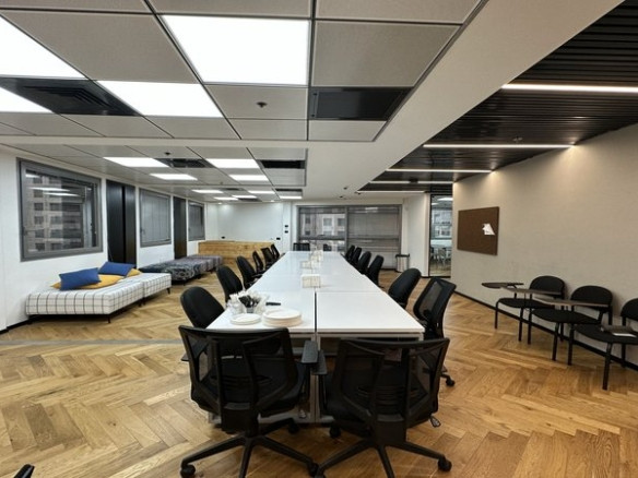 264 מר להשכרה במגדל פלטינום - חדר ישיבות