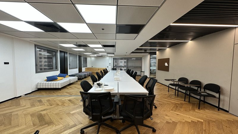 264 מר להשכרה במגדל פלטינום - חדר ישיבות