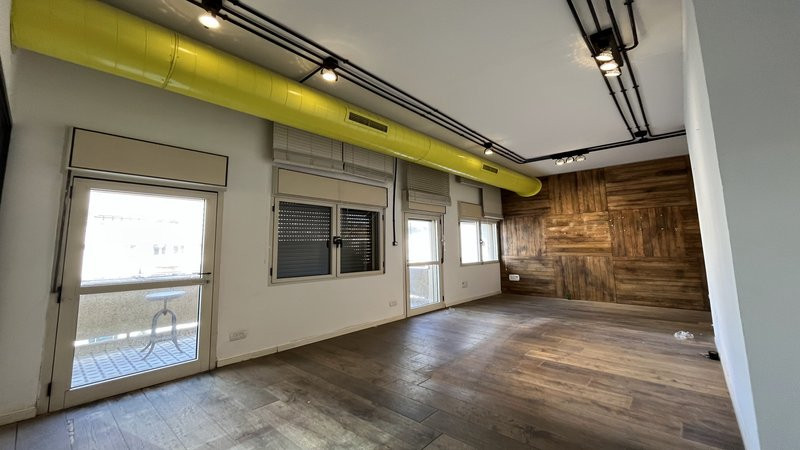 345 מר משרד ברוטשילד - חדר עבודה גדול