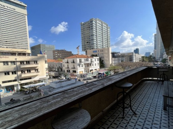 345 מר משרד ברוטשילד - מרפסת