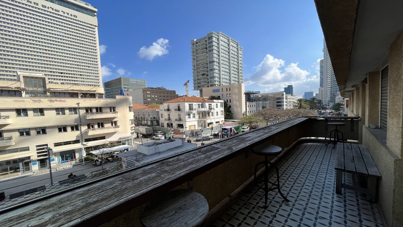 345 מר משרד ברוטשילד - מרפסת