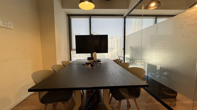 390 מר משרד להשכרה במגדלי אלון - חדר ישיבות גדול