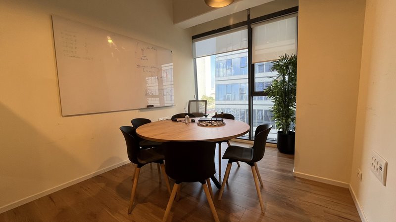 390 מר משרד להשכרה במגדלי אלון - חדר ישיבות קטן