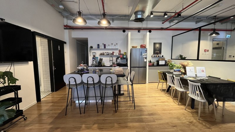 390 מר משרד להשכרה במגדלי אלון - מטבח ופינות אוכל