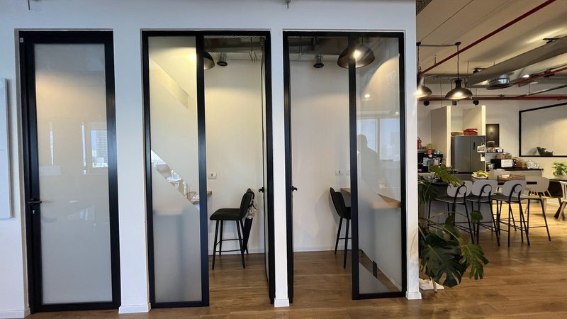 390 מר משרד להשכרה במגדלי אלון - פון בוט