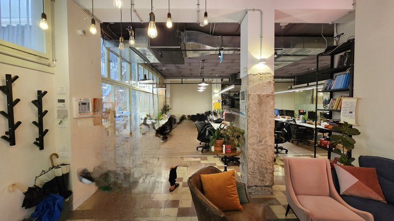 400 מר להשכרה בקרליבך - לאונג'