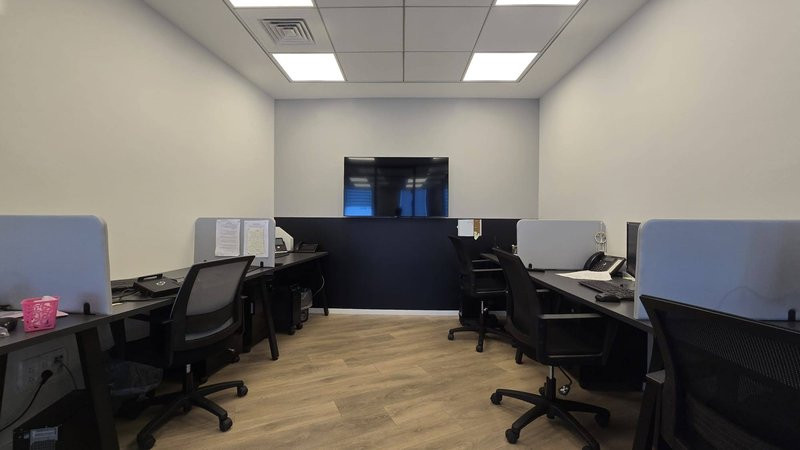 460 מר במגדל ספיר - חדר צוות עמדות עבודה