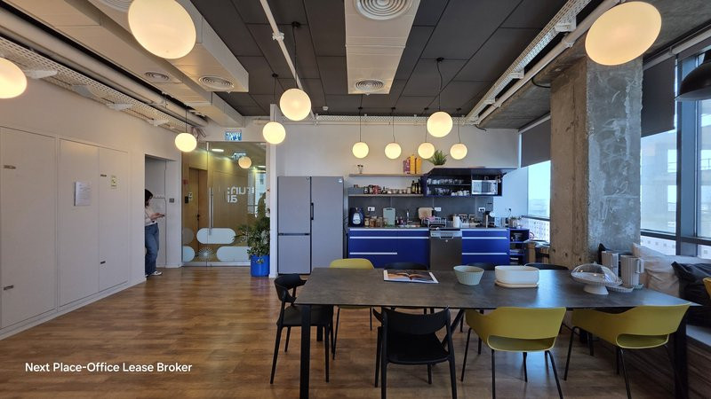 585 מר במגדל מילניום מרוהט - מטבח ופינות אוכל