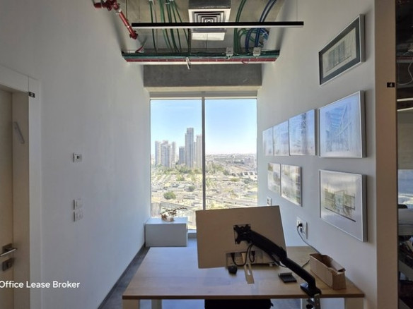 75 מר במגדל WE - חדר עבודה