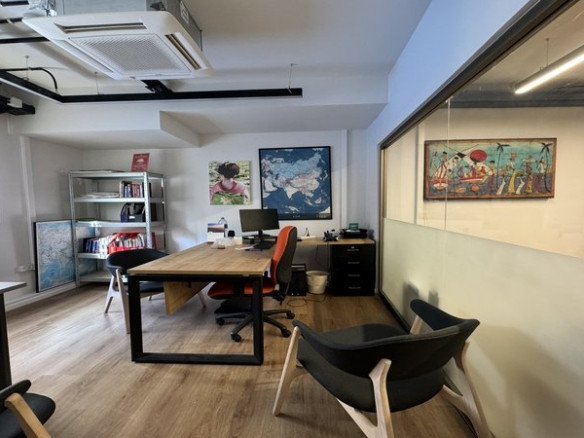 85 מר בשכונת מונטיפיורי - עמדות עבודה