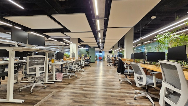 אופן ספייס 2 משרד גדול עם מרפסת להשכרה בחשמונאים ת״א עם מרפסת