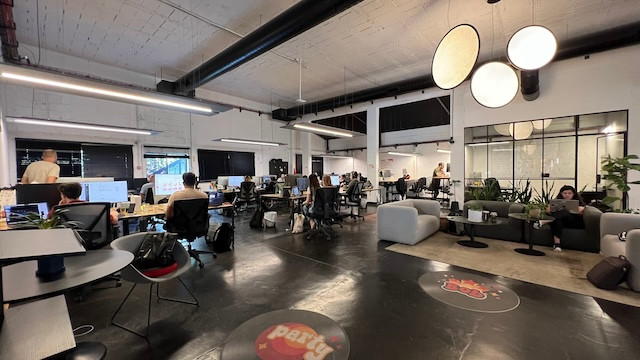 אופן ספייס 2 משרד קרקע גדול ומרוהט עם חצר בשכונת מונטיפיורי להשכרה