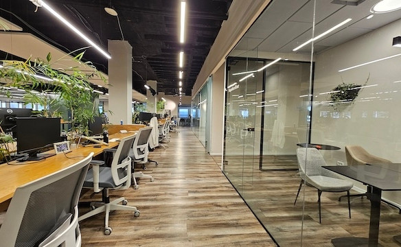 אופן ספייס משרד גדול עם מרפסת להשכרה בחשמונאים ת״א עם מרפסת