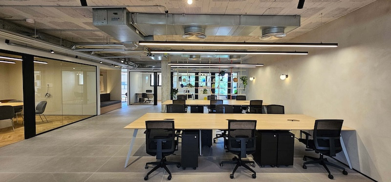 אופן ספייס עמדות משרד 507 מ״ר עם מרפסת להשכרה בבית ביפר, SWITCHUP, הבורסה ר״ג