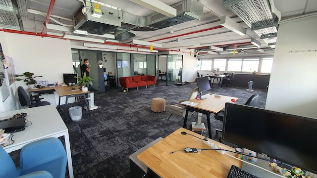 אופן ספייס קומה עצמאית להשכרה בבית יכין ת״א, 650 מ״ר