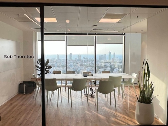 חדר ישיבות משרד להשכרה במגדלי הארבעה ת״א, 554 מ״ר